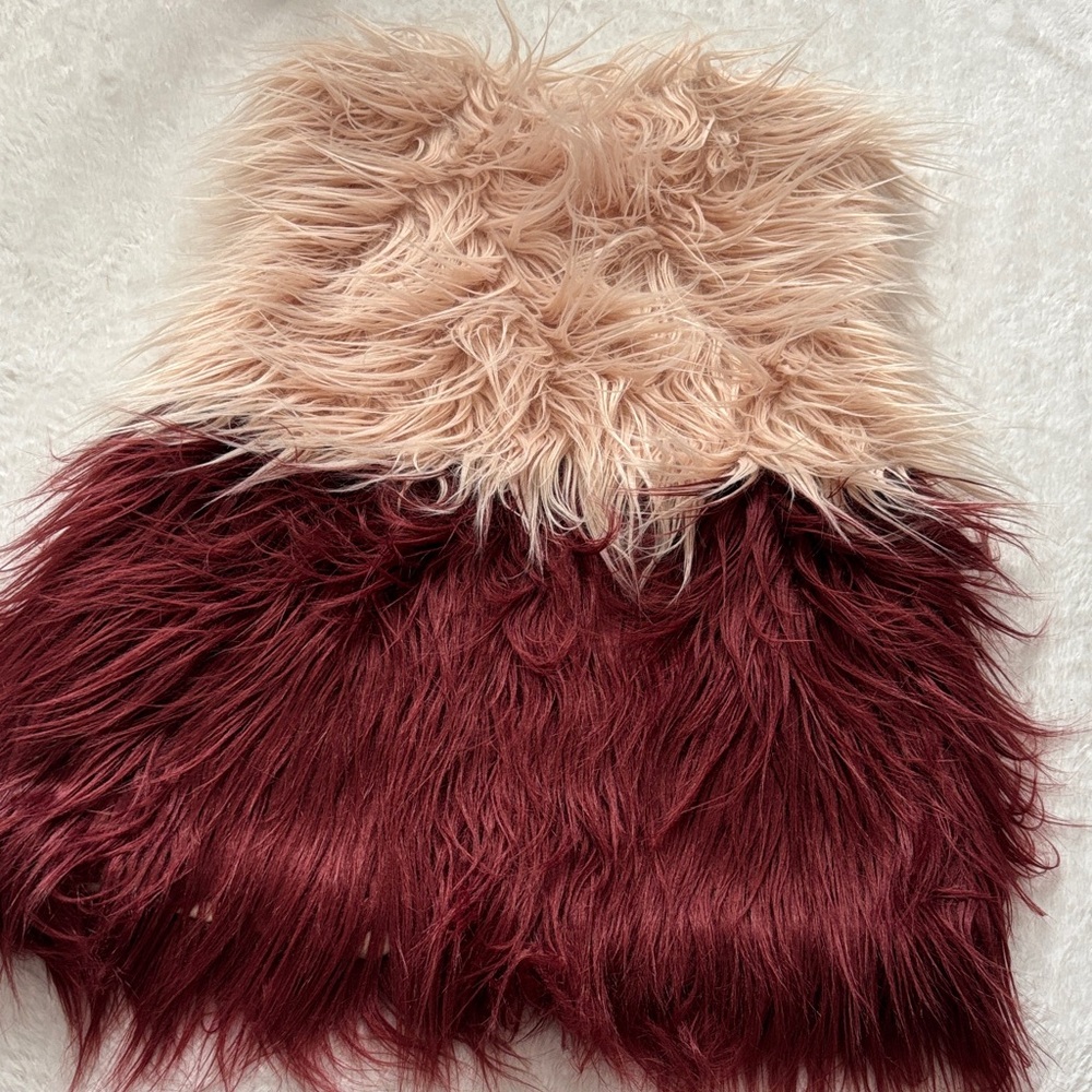 Stylish Faux Fur Vest in Light Pink and Burgundy - Picture 7 of 7